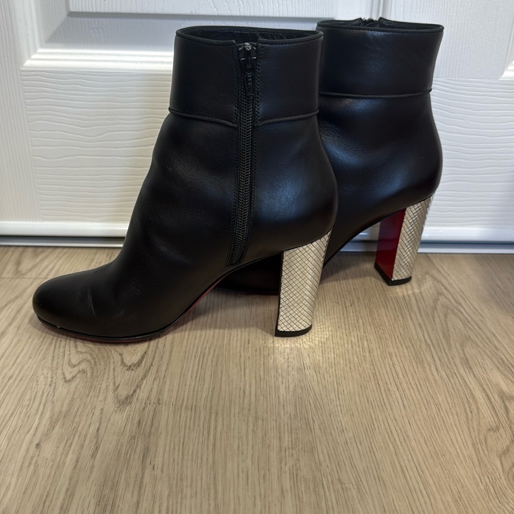 CHRISTIAN LOUBOUTIN
Calfskin Disco Ankle Boots 37.5 Black